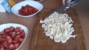 КЛУБНИЧНО-БАНАНОВЫЙ БИСКВИТ / STRAWBERRY AND BANANA SPONGE CAKE (English subtitles)