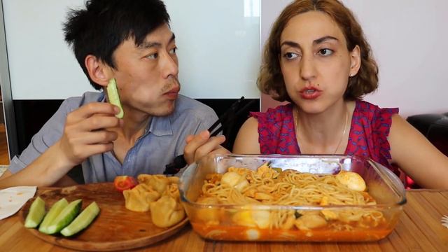 MUKBANG♡ ЛАПША /Токпокки сделанные своими руками/ манты/овощи      в ОТЕЛИ не заселяют без прививок смотреть онлайн