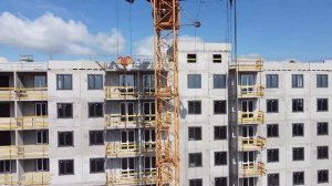 Стройка. Башенный кран КБ 408.21. Щёлково с высоты. Я делал такую модель)