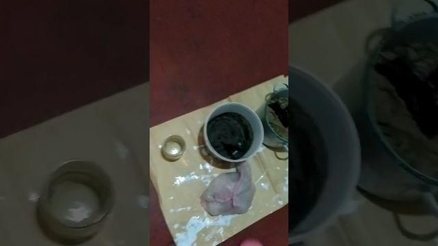 Цементный раствор, смешала на глаз, пропорция цемент-песок 1:1 + вода...???? смотреть онлайн