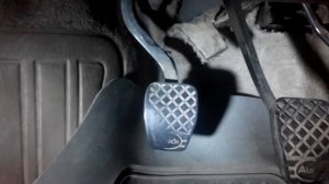 Втягивание педали сцепления Audi 100 c3