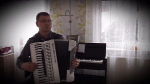 В городском саду падал снег
