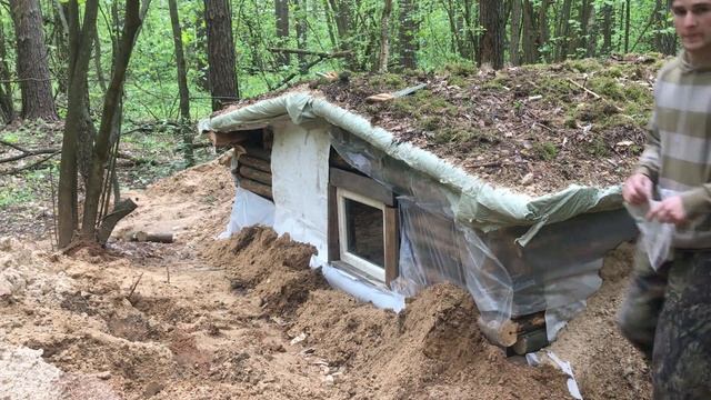 ЛЕСНЫЕ ПОХОДЫ. Землянка, утепление пеной... 18 СЕРИЯ смотреть онлайн