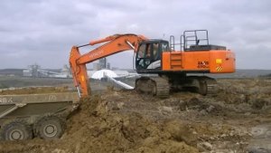 New Hitachi Zaxis 470 LC-5G loading Terex TA 400 ADT`s part 1