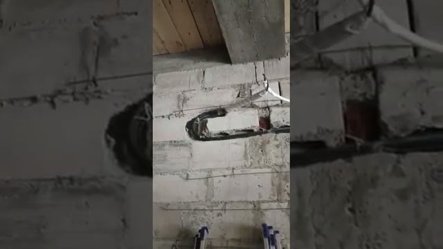 Заложили трассу под три кондиционера в офисном помещении на стадии ремонта смотреть онлайн