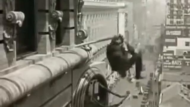 Famous scene of Harold Lloyd - safety last 720p смотреть онлайн