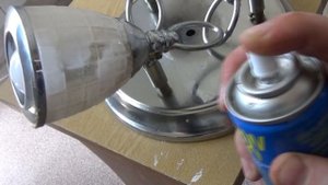 Как помыть натяжной потолок от жира? Интересный способ. Сделать самому своими руками.