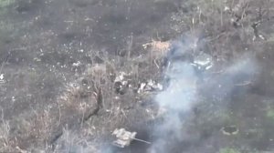 Эпичный штурм позиций ВСУ танком Т-90М (предположительно) ВС РФ, боевая машина залетела прямо в окоп