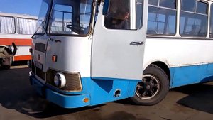 ЛИАЗ 677 звук мотора (бутылки)