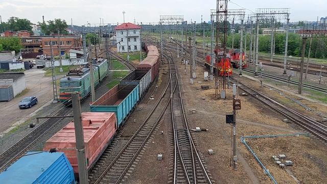 Поезд под мостом: бесконечная грузовая дорога Петербурга