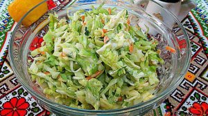 Салат из молодой капусты