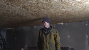 Как мы назвали тёлочку. Зашиваем потолок в сарае.