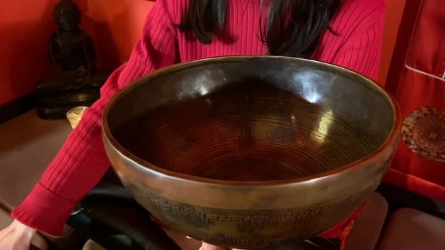 Поющая чаша кованая Звуки Вселенной 24 см Непал. Нота Фа 170 Гц смотреть онлайн