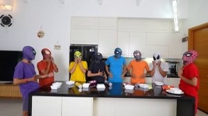 8 COLOR SUPERHERO In 1 House || Hey All Spider-Man , Go To Trainning Nerf Gun !!!