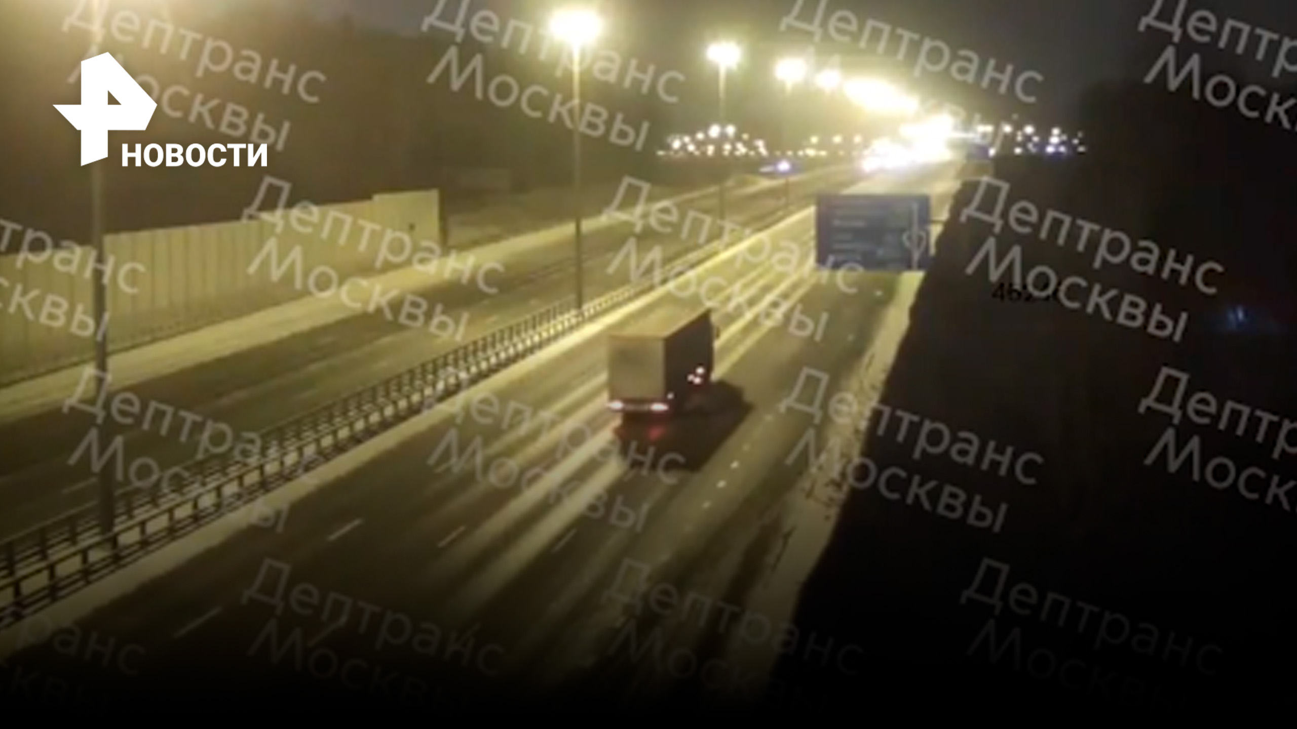 Грузовик на Киевском шоссе перевернулся на ровном месте / РЕН Новости