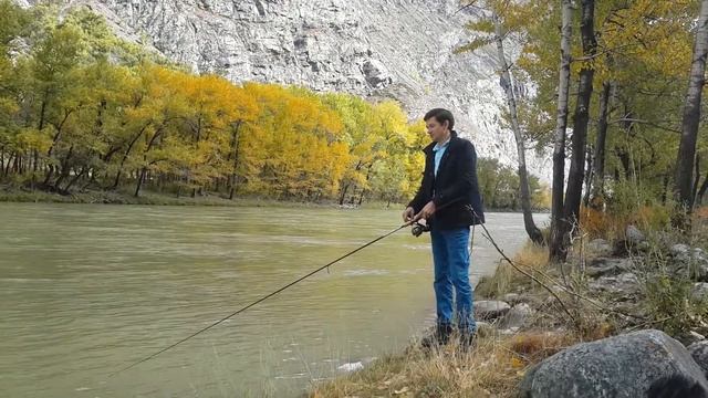 День 3-12. спиннингуем на реке Чулышман смотреть онлайн