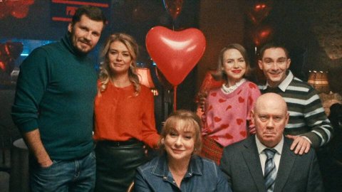 ПРАЗДНИКИ))) Замечательный семейный фильм и сериал)