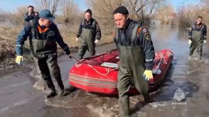МЧС России оказывает адресную помощь населению на подтопленных территориях