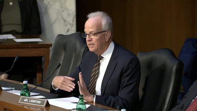Sen. Moran Speaks During Senate Intelligence Committee Hearing on Worldwide Threats смотреть онлайн
