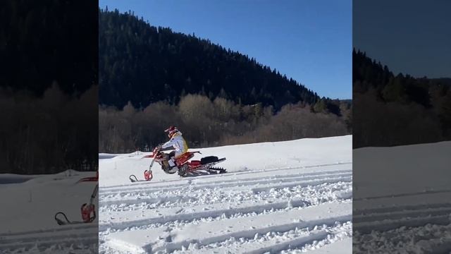 Девушка на сноубайке. Первый раз смотреть онлайн