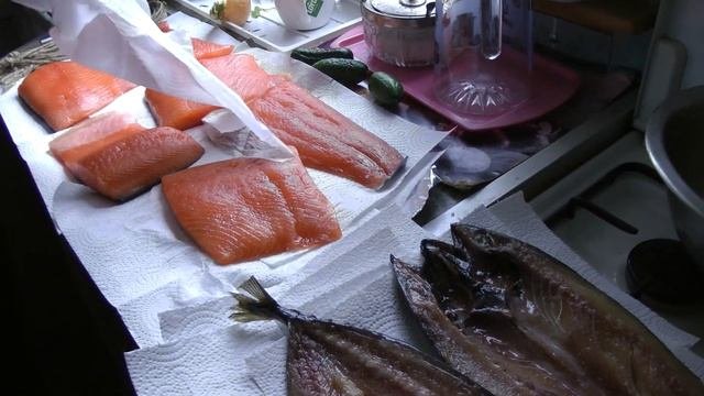 Рыба холодного копчения  ЛОСОСЬ И СКУМБРИЯ.Деликатесы в керамическом гриле.
