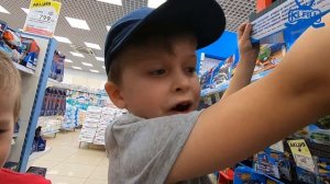 Какие новые ИГРУШКИ Кирилл и Филипп купят В МАГАЗИНЕ?  // KiFill boys
