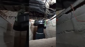 замена масла с помощью пневмоустановки NORDBERG 2330B