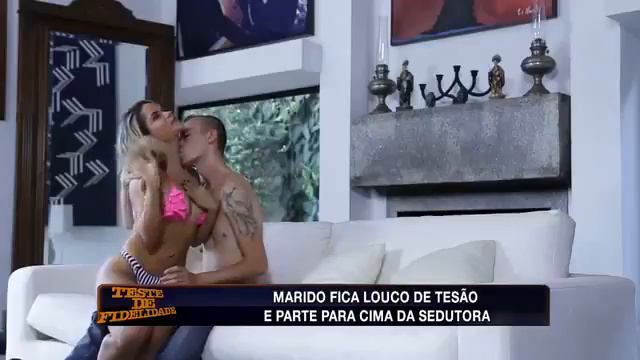 TESTE DE FIDELIDADE - Infiel diz estar 'na seca' e apalpa sedutora смотреть онлайн