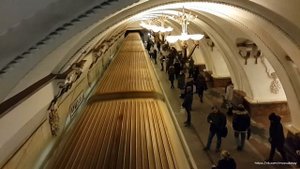 Поезд "Русич" прибывает на станцию "Арбатская" (АПЛ)