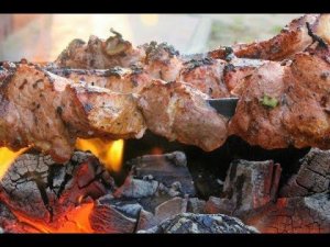 На свежем воздухе макароны кажутся шашлыком