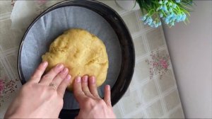 ПЕСОЧНЫЙ ПИРОГ С ВАРЕНОЙ СГУЩЁНКОЙ.Өте оңай пирог.