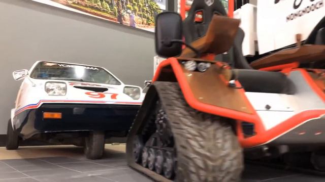 Коллекция машин в парке Нонг Нуч, Патиайя, Таиланд смотреть онлайн