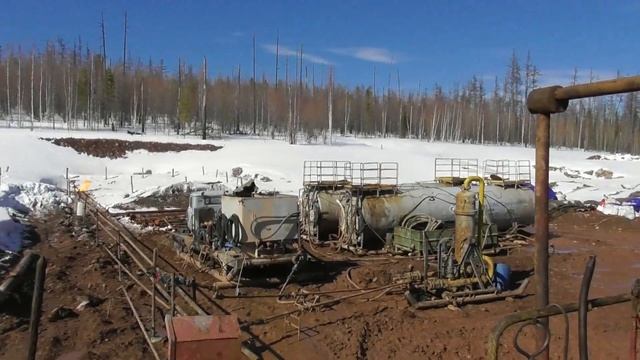 Найдена желтая нефть высшего качества! Нефтяной фонтан из-под земли на месторождении Сибири смотреть онлайн