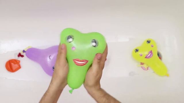 Воздушные Шарики с водой Учим цвета с шариками Развивающая Песня про шарики Семья шариков смотреть онлайн