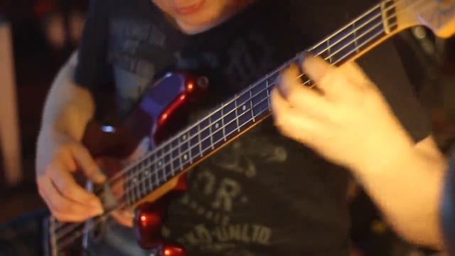 Street Fighter II "Hadouken Theme" Fingerstyle no Baixo por Fabio Lima смотреть онлайн