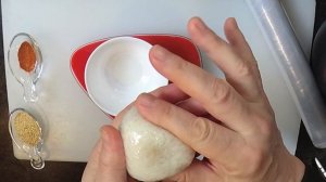 Японское блюдо из риса, в которое вы можете положить всё, что завалялось у вас в дома. Онигири