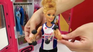 БАРБИ? стала толстой и некрасивой. Куклы Барби и Кен ПОССОРИЛИСЬ. Смешные видео для девочек