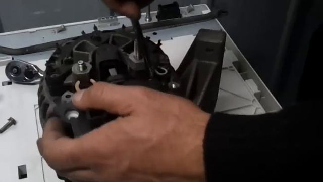 How to repair Volvo Alternator regulator 1999-2004 смотреть онлайн