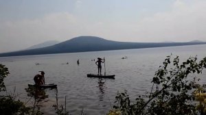 Озеро Зюраткуль с палатками. Где находится озеро Зюраткуль. Горное озеро. Урал серия 2.