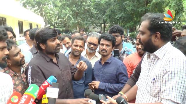 கோபப்பட்ட விஜய் சேதுபதி | Vijay Sethupathi Gets Angry with Media | Seethakathi смотреть онлайн