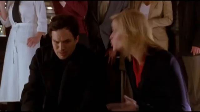 Just like heaven 2005. Деревья в спектакле. Между небом и землей театр. Между небом и землей театр. Риз уизерспун между небом и землей.