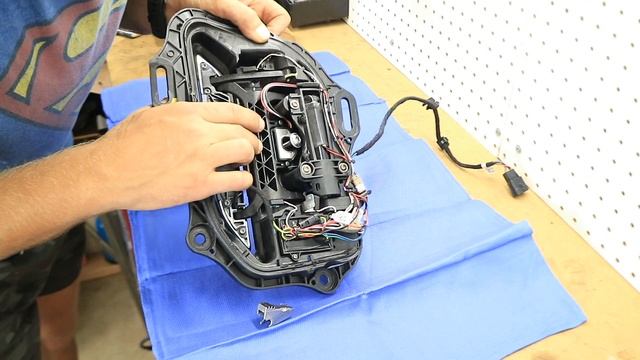 BROKEN Tesla Model S Paddle Gear Door HANDLE fix смотреть онлайн