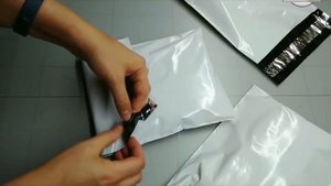 Как аккуратно заклеить почтовый пакет