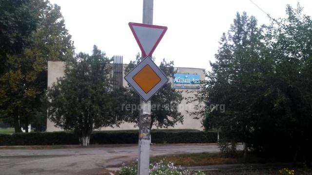 Что делать водителю, если дорожные знаки противоречат дорожной разметке в 2023 году.