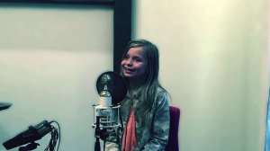 Алиса Кожикина . Я лежу на пляже / Alisa Kozhikina. Lying on the beach. cover version.