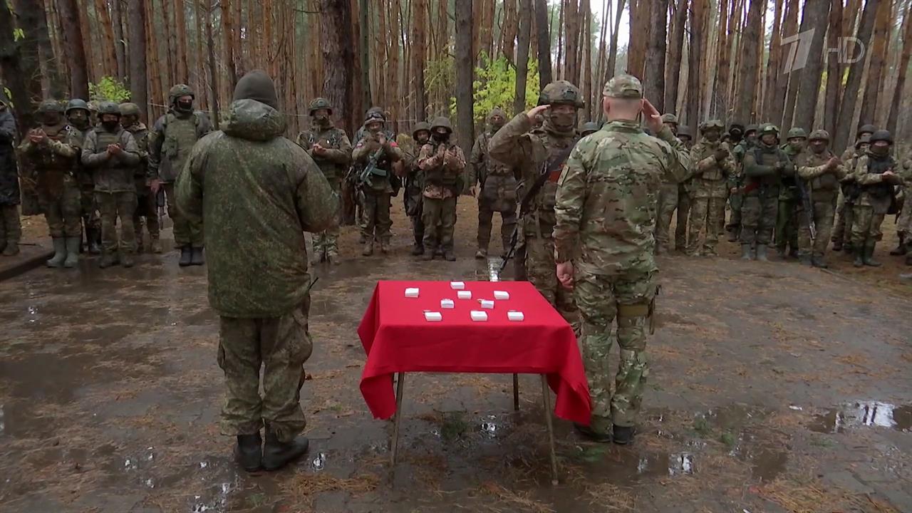 Отличившихся на Купянском направлении военнослужащих наградили прямо на передовой