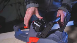 Обзор аккумуляторной пилы FUBAG FSA 1240. Новинка! Первый запуск аккумуляторной пилы.