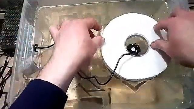 Самодельный увлажнитель воздуха простое решение.