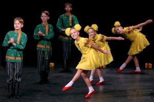 "Гуси гусенята", ансамбль "После уроков". "Geese caterpillars", ensemble "After the lessons".