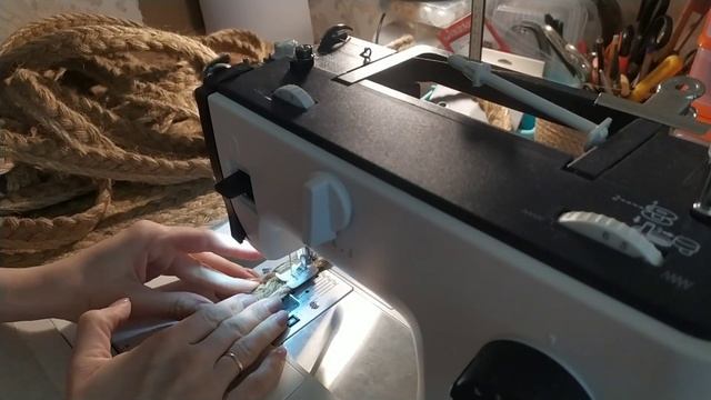Советы по шитью ковра из джутовой косы и каната. Sewing of a carpet from a jute braid and a rope.